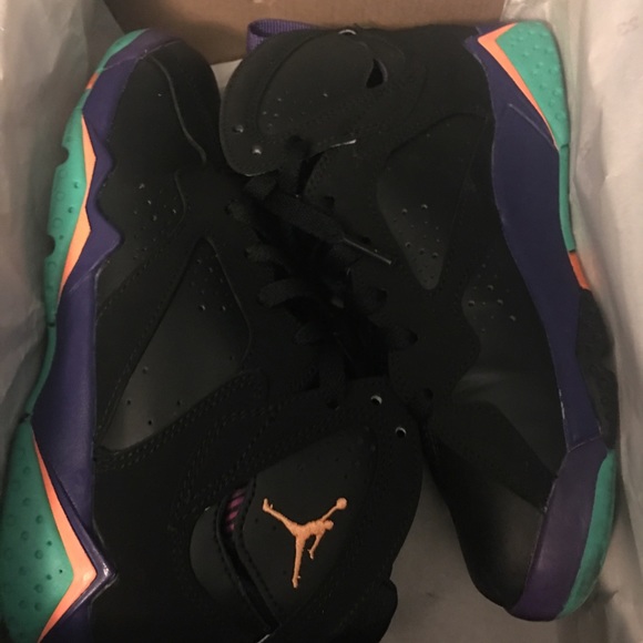 Retro 7 Lola Bunny - Picture 1 of 4